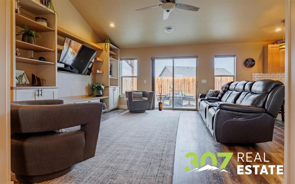 3031 Hardpan Ave — photo 8 of 25