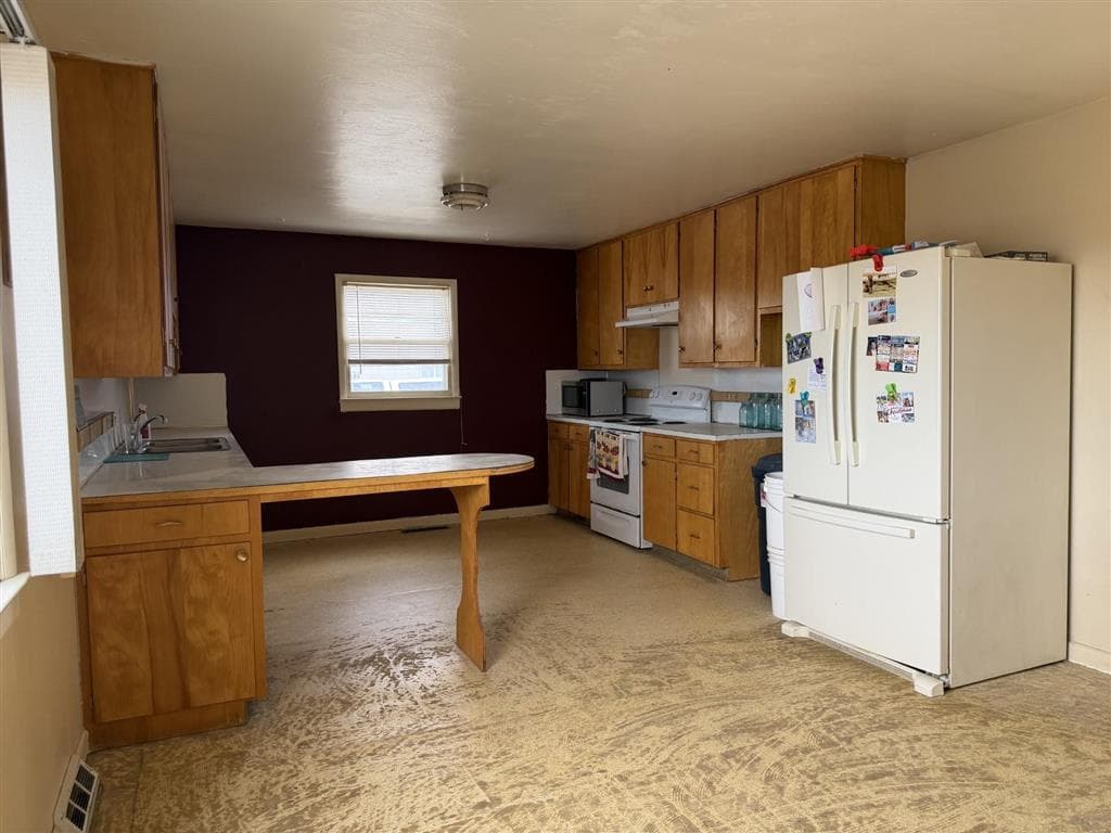 487 E 3rd St — photo 6 of 19