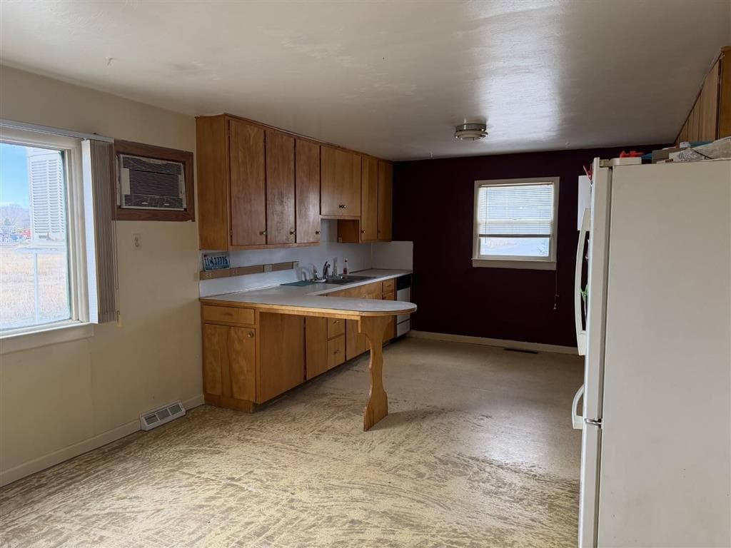 487 E 3rd St — photo 7 of 19