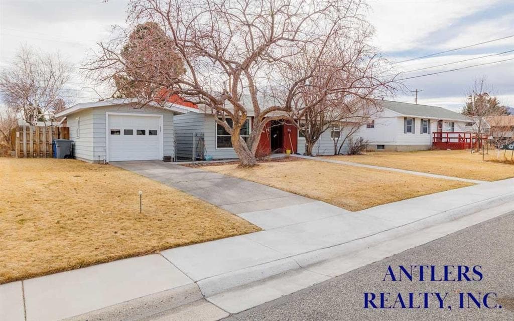 2514 Carter Ave — photo 3 of 25