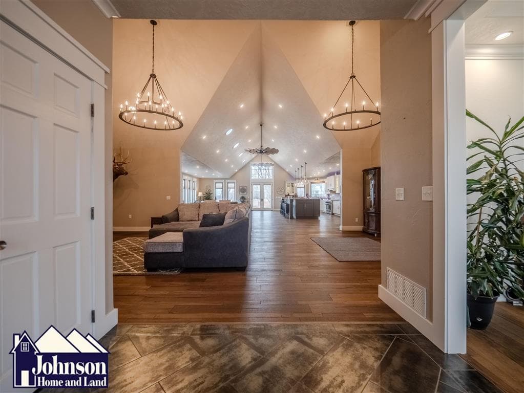 450 S Division St — photo 11 of 25