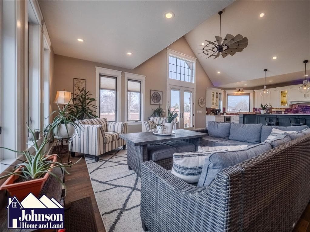 450 S Division St — photo 14 of 25