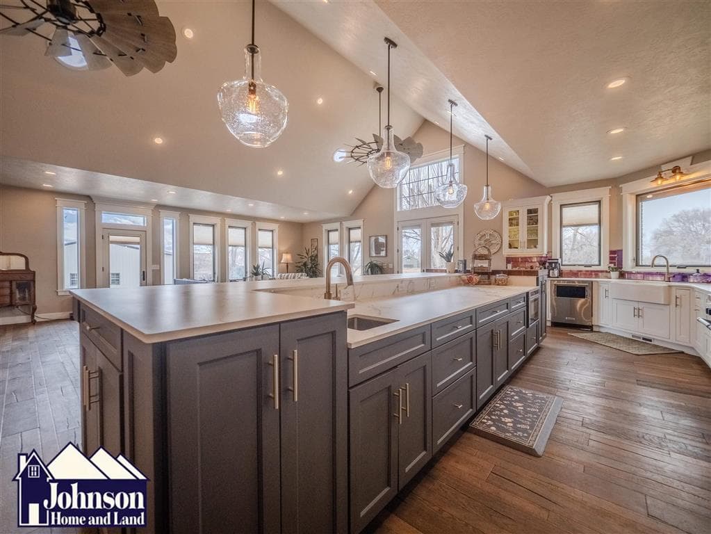 450 S Division St — photo 20 of 25