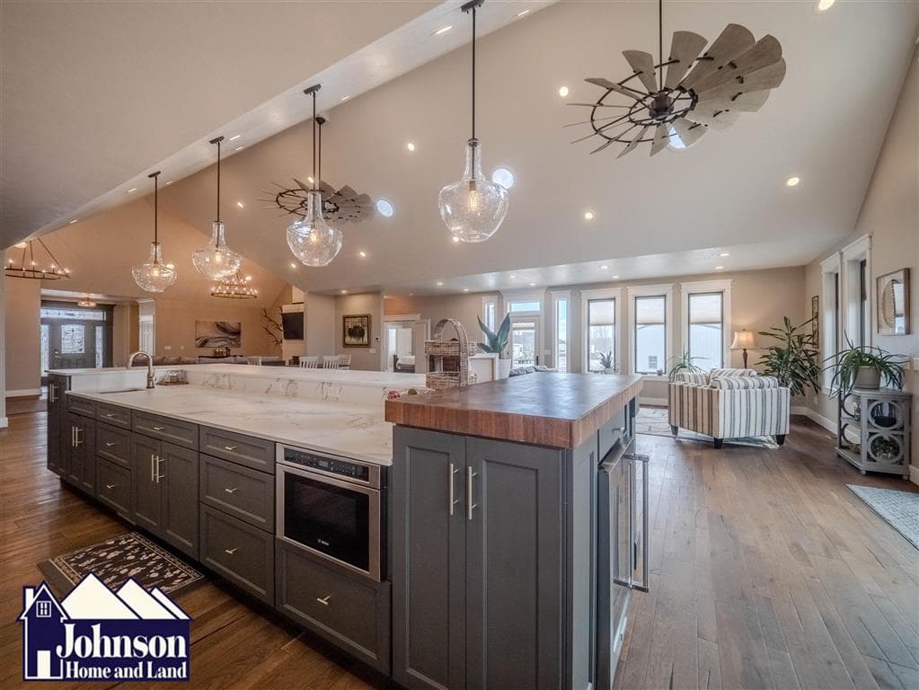 450 S Division St — photo 22 of 25