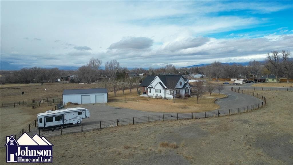 450 S Division St — photo 5 of 25