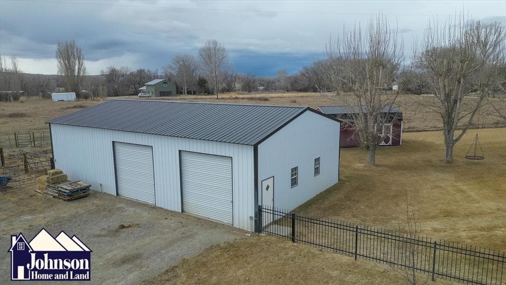 450 S Division St — photo 8 of 25