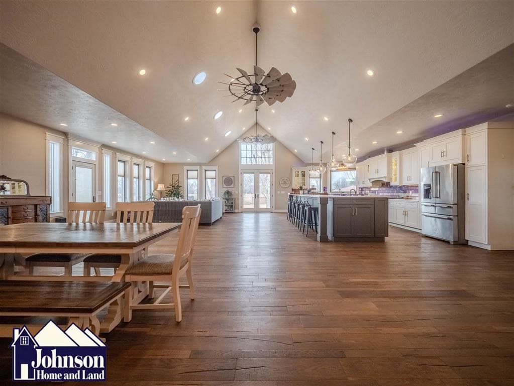 450 S Division St — photo 10 of 25