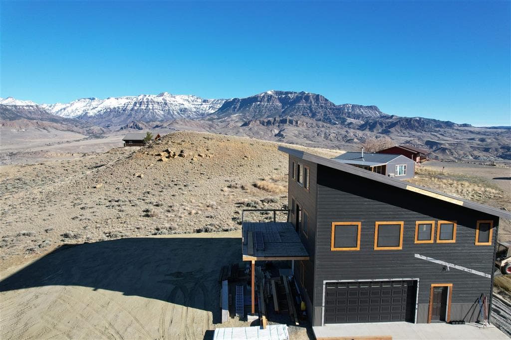 212 Hawk Dr — photo 2 of 9