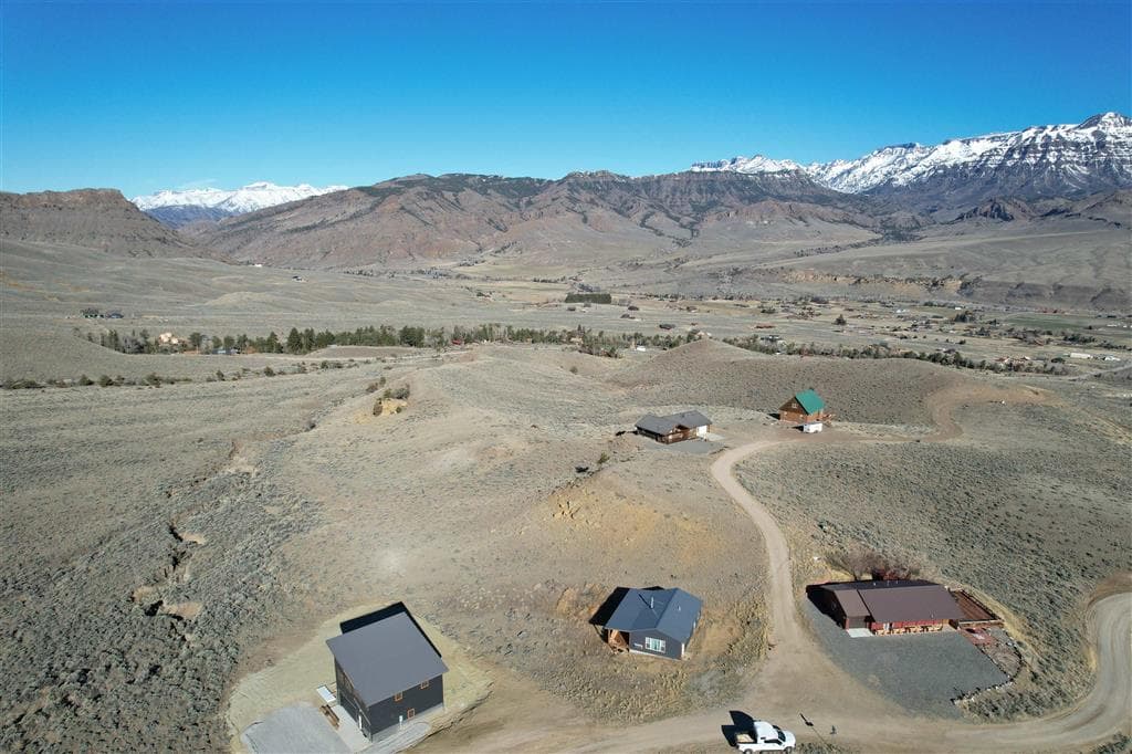 212 Hawk Dr — photo 5 of 9