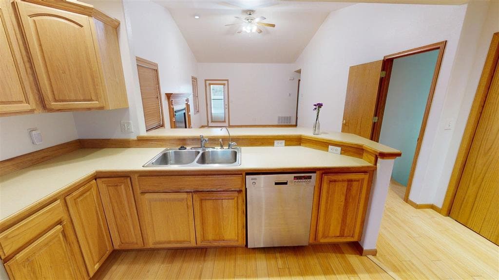 2014 Cougar Ave — photo 14 of 25