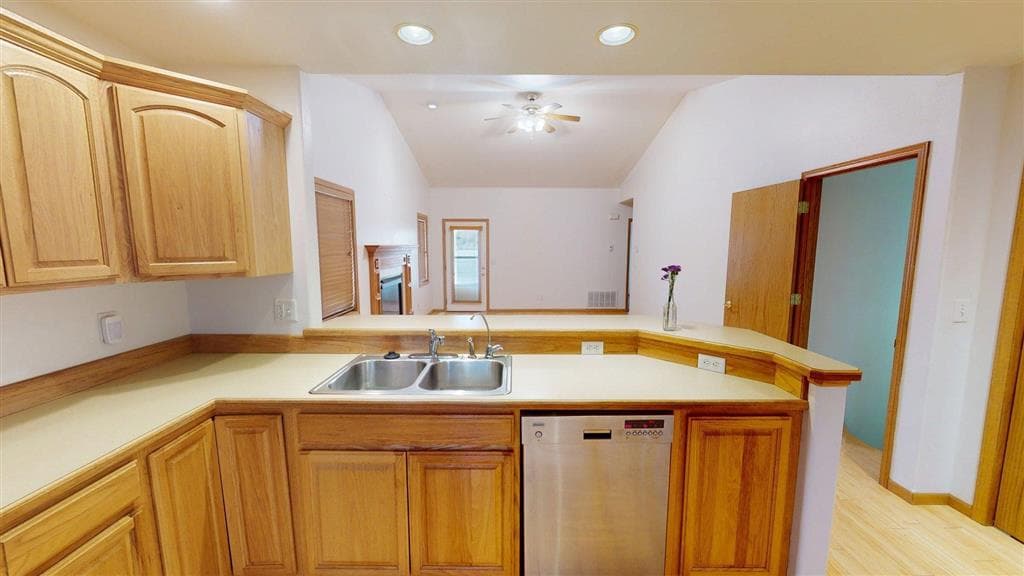 2014 Cougar Ave — photo 17 of 25