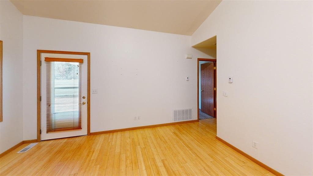 2014 Cougar Ave — photo 5 of 25