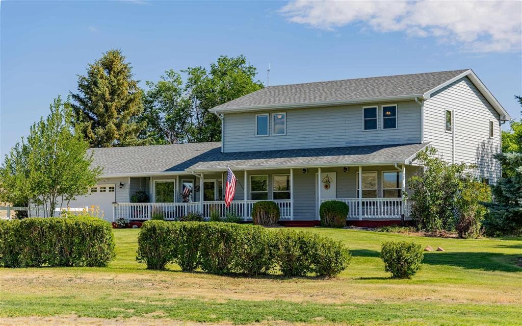 14 Beacon Dr — photo 2 of 25