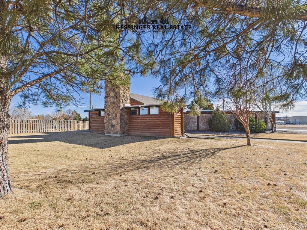 324 Robert St — photo 3 of 25