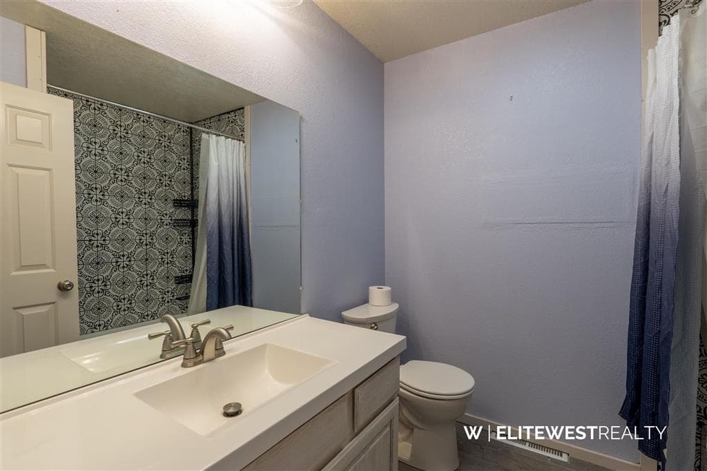 915 E Monroe Street — photo 12 of 25