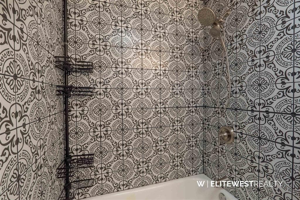 915 E Monroe Street — photo 13 of 25