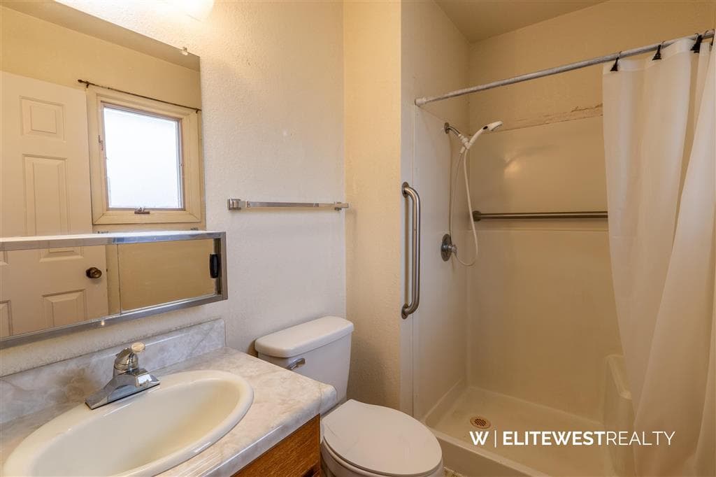 915 E Monroe Street — photo 18 of 25