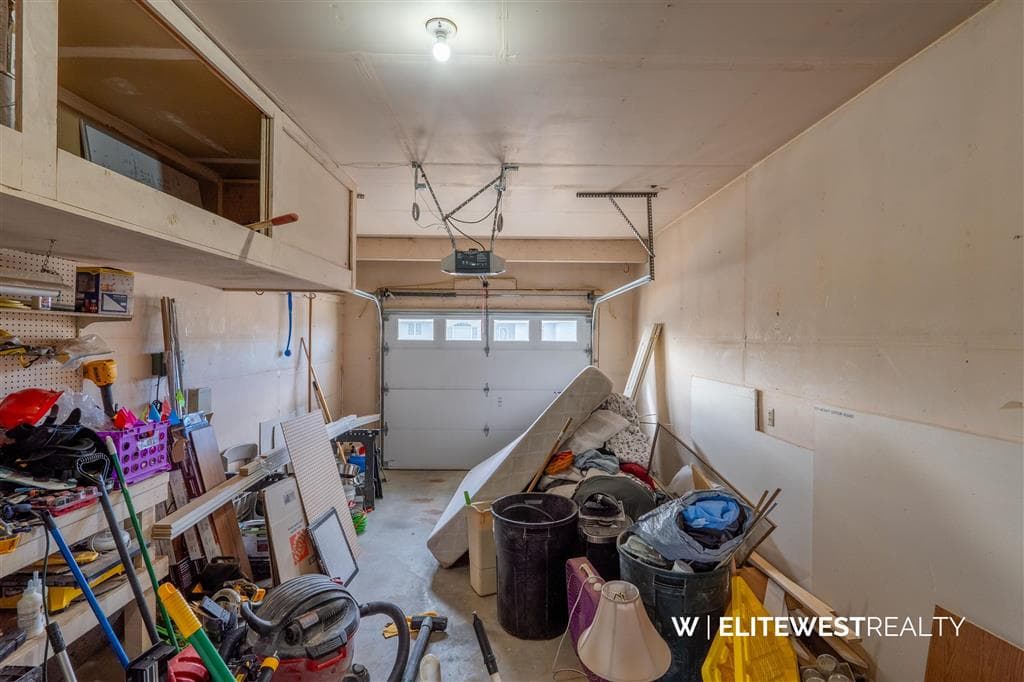 915 E Monroe Street — photo 23 of 25