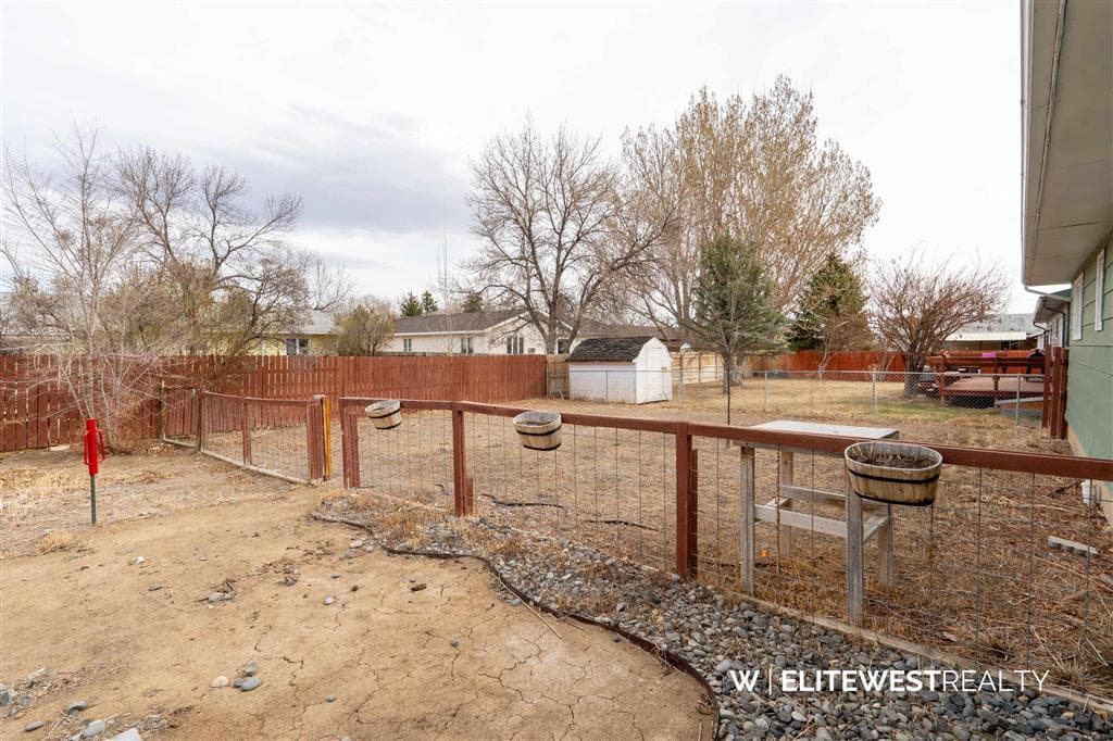 915 E Monroe Street — photo 24 of 25