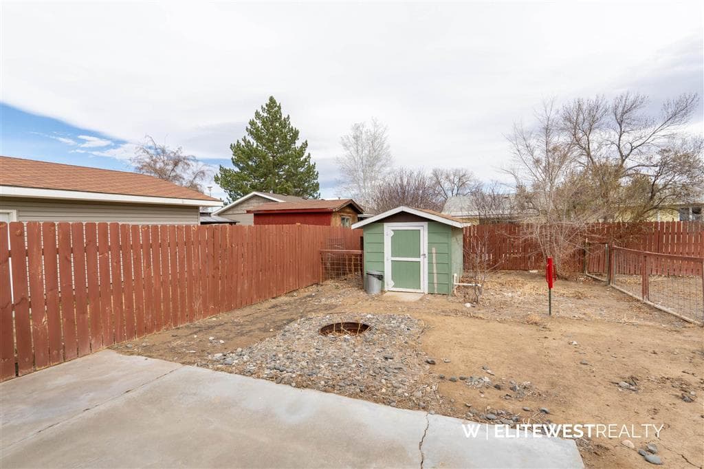 915 E Monroe Street — photo 25 of 25