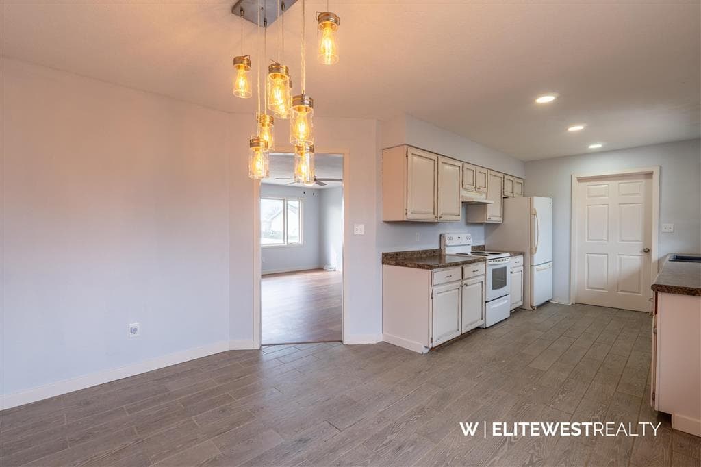 915 E Monroe Street — photo 6 of 25