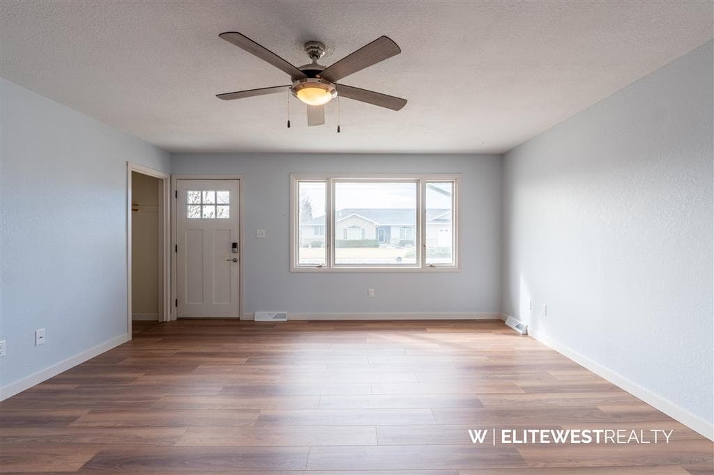 915 E Monroe Street — photo 7 of 25