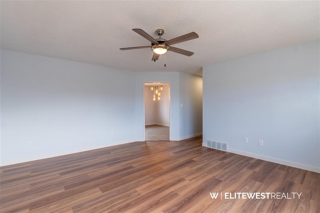 915 E Monroe Street — photo 8 of 25