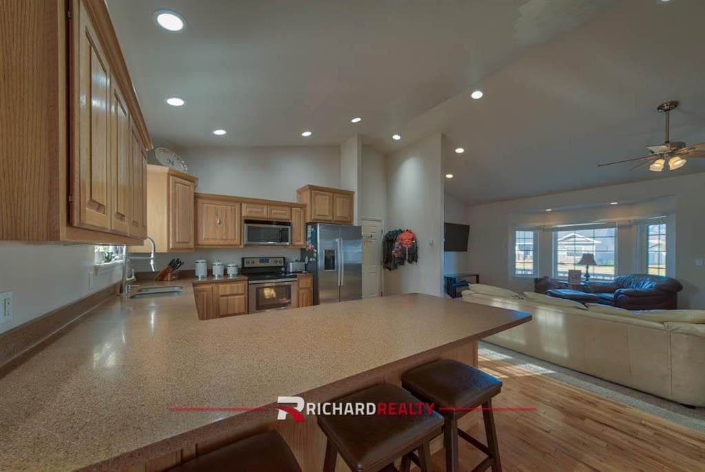 926 33rd St — photo 11 of 25