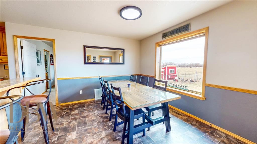 1010 Lane 11 1/2 — photo 4 of 25