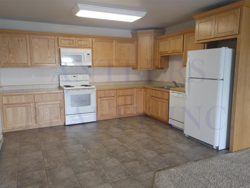 2844 Kent Ave — photo 3 of 8