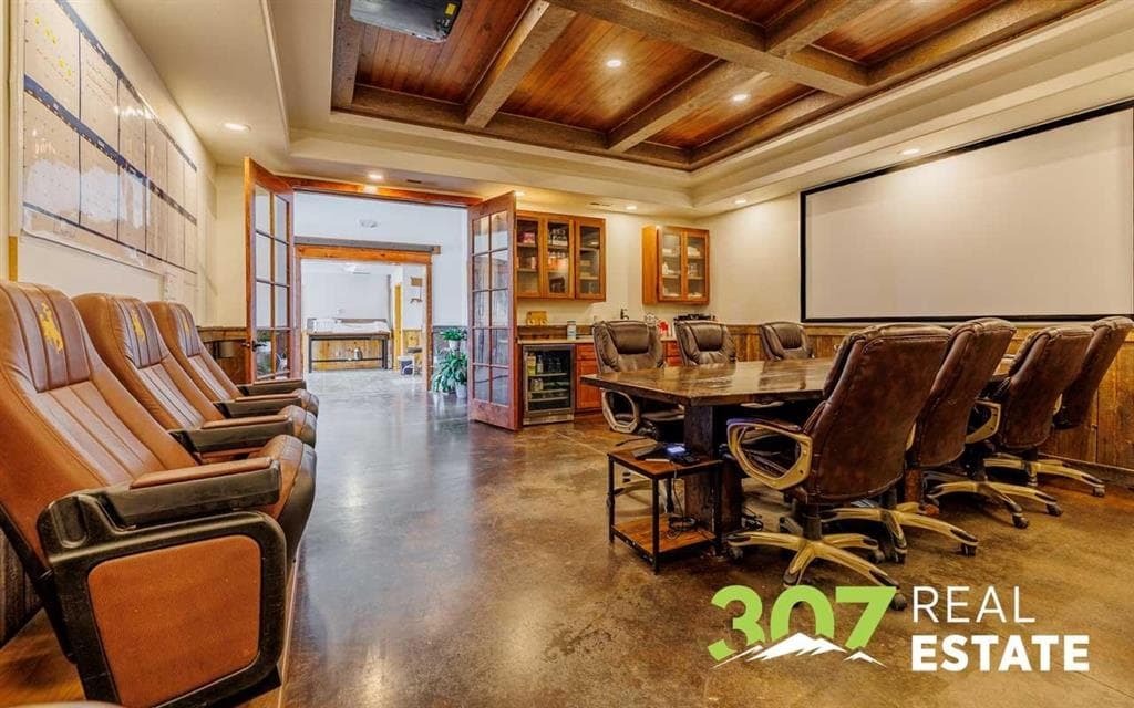 3243 Big Horn Ave — photo 12 of 25