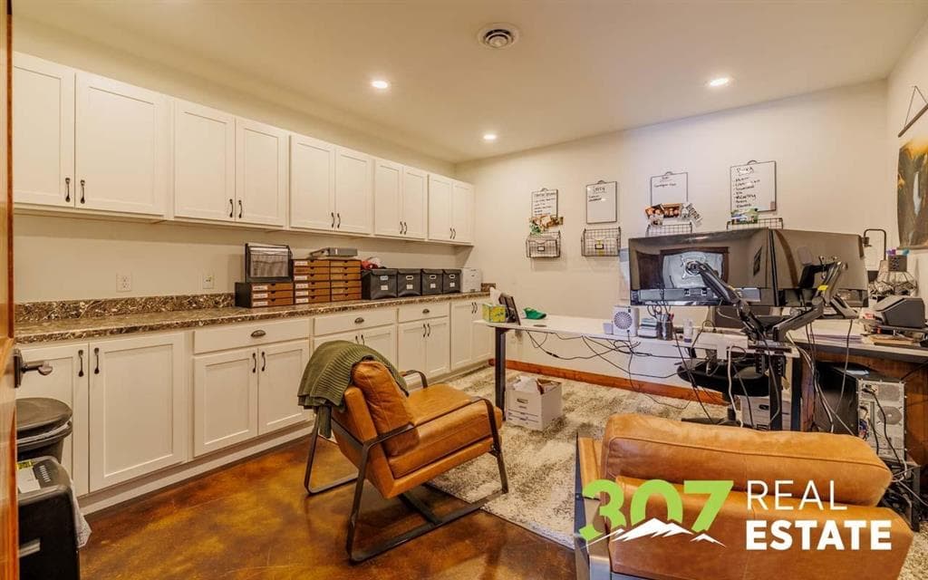 3243 Big Horn Ave — photo 18 of 25