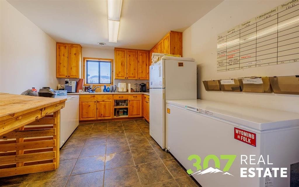 3243 Big Horn Ave — photo 24 of 25