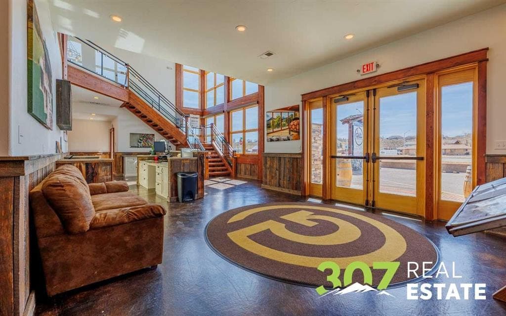 3243 Big Horn Ave — photo 4 of 25