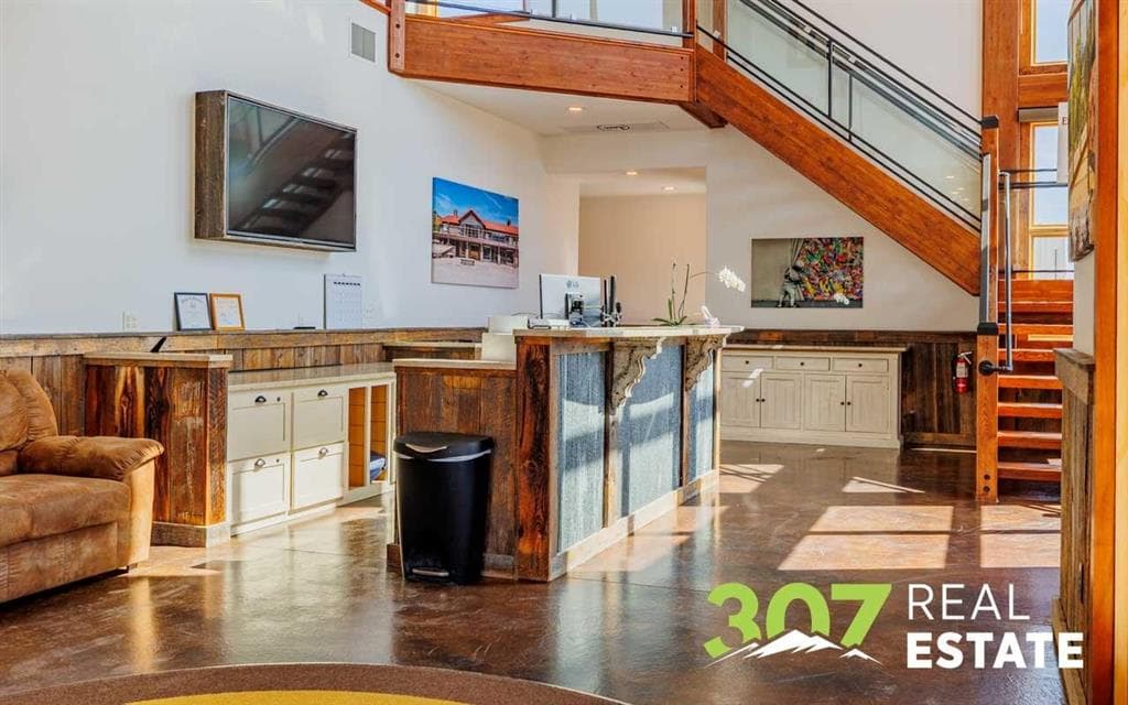 3243 Big Horn Ave — photo 9 of 25