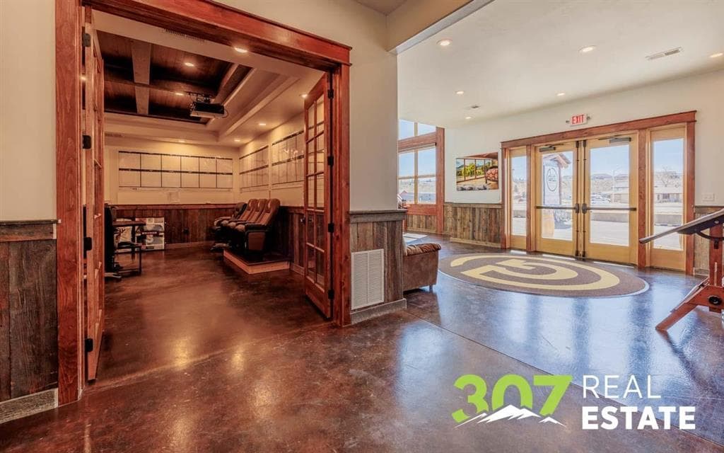 3243 Big Horn Ave — photo 10 of 25