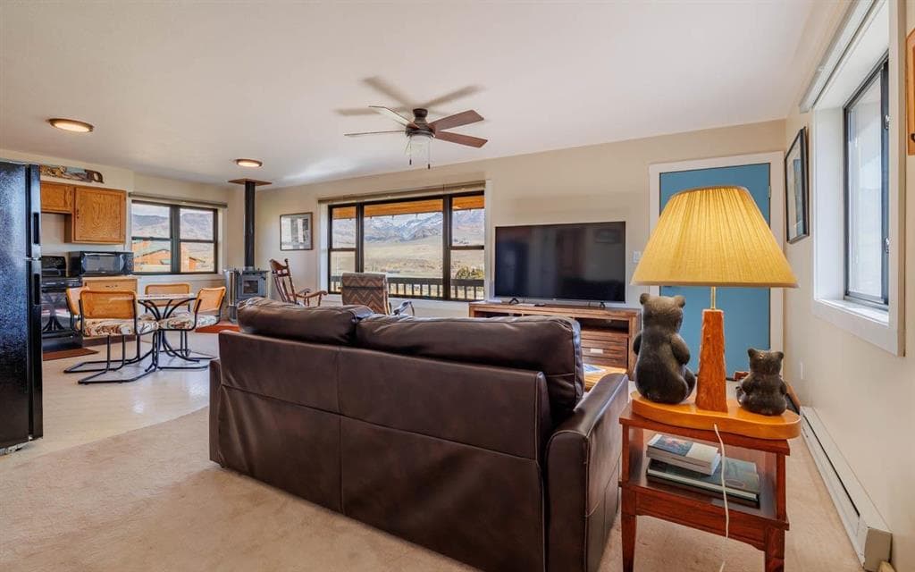 25 Moriah Rd — photo 3 of 25