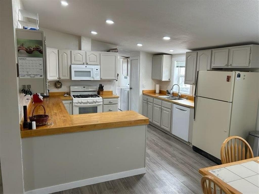 854 N 8th St — photo 2 of 18