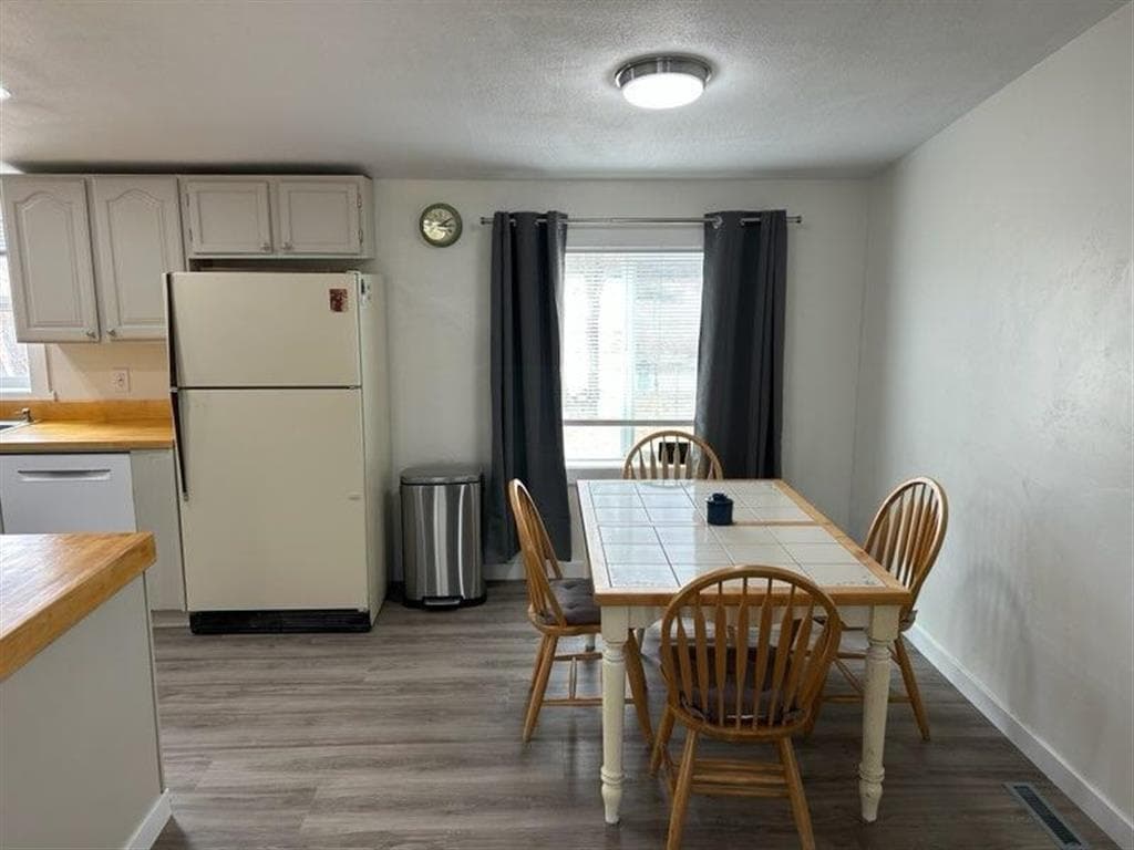 854 N 8th St — photo 3 of 18