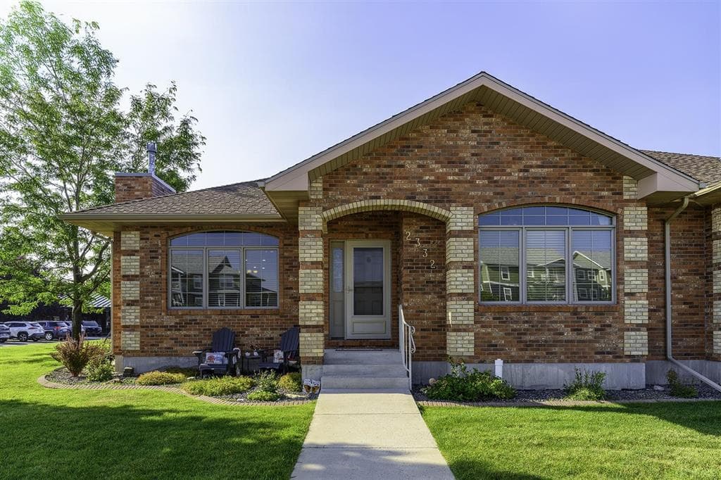 2332 Pioneer Ave photo 1