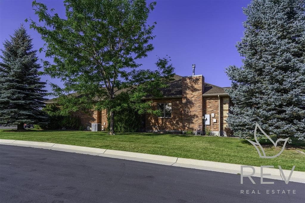 2332 Pioneer Ave — photo 3 of 25