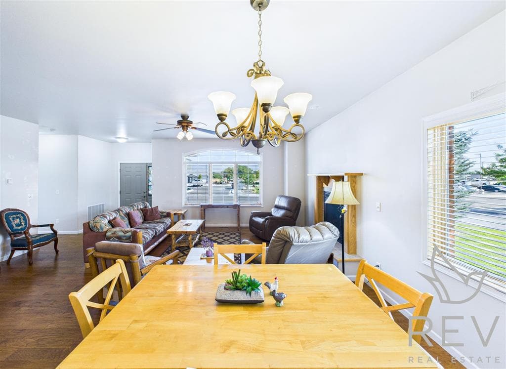 2332 Pioneer Ave — photo 21 of 25