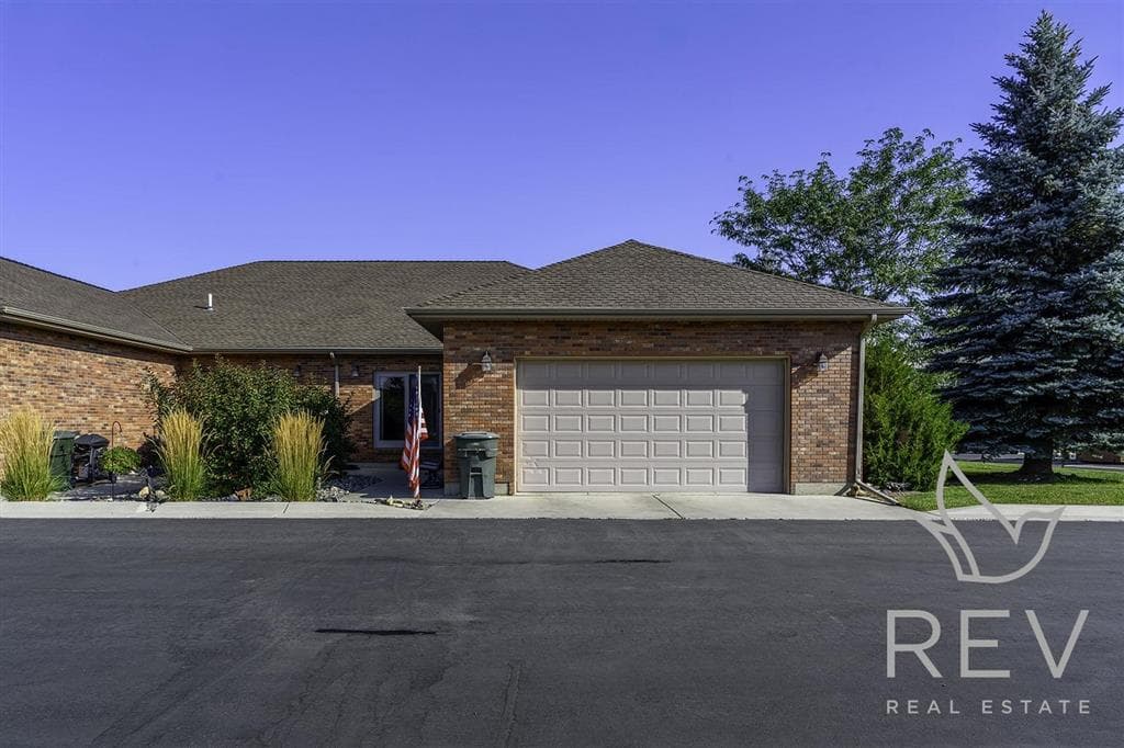 2332 Pioneer Ave — photo 5 of 25