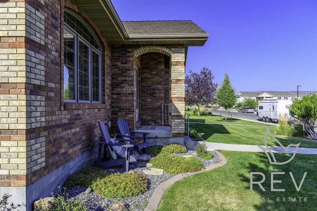 2332 Pioneer Ave — photo 8 of 25