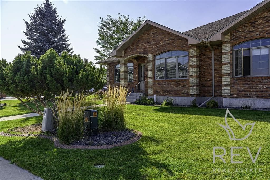 2332 Pioneer Ave — photo 9 of 25