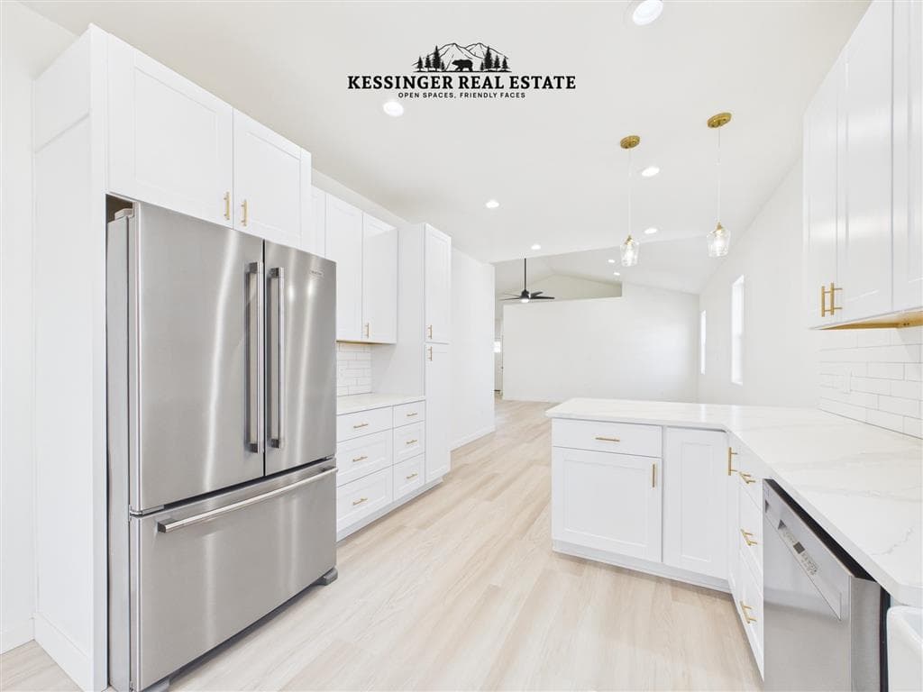 272 Park Ave — photo 21 of 25