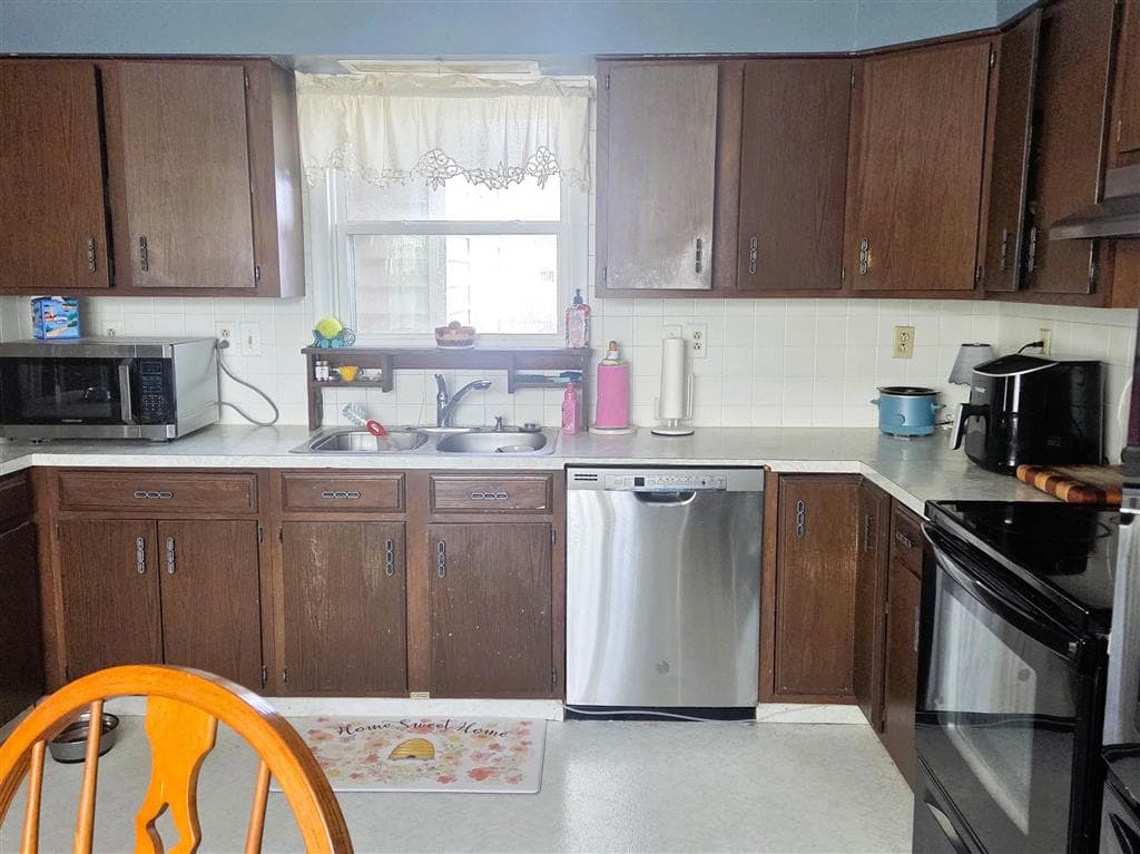 1021 Culbertson Ave — photo 13 of 25