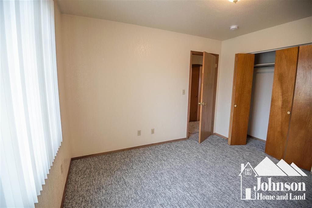 100 Sunset Drive — photo 11 of 16