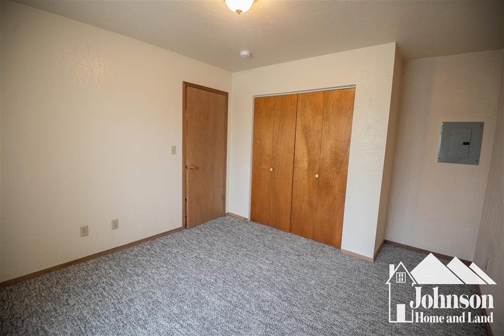 100 Sunset Drive — photo 12 of 16