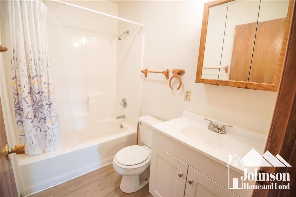 100 Sunset Drive — photo 14 of 16